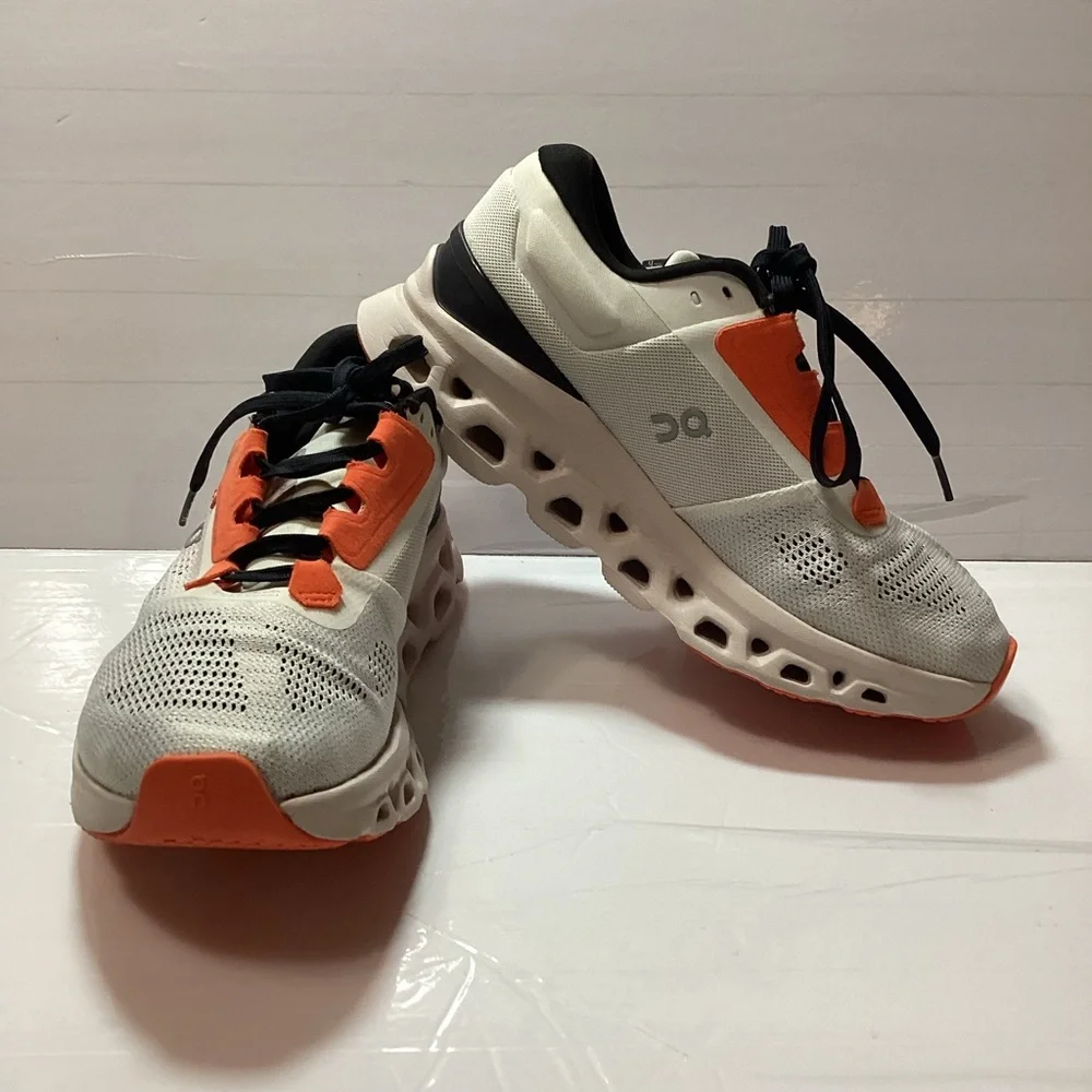 On Running Cloudstratus 3 shoes in undyed-white and sand. Women’s size 6 - Picture 4 of 11